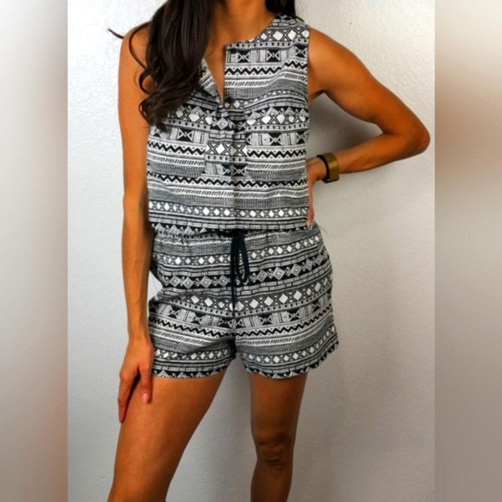 Merona Romper Sleeveless Abstract Black White Size Large